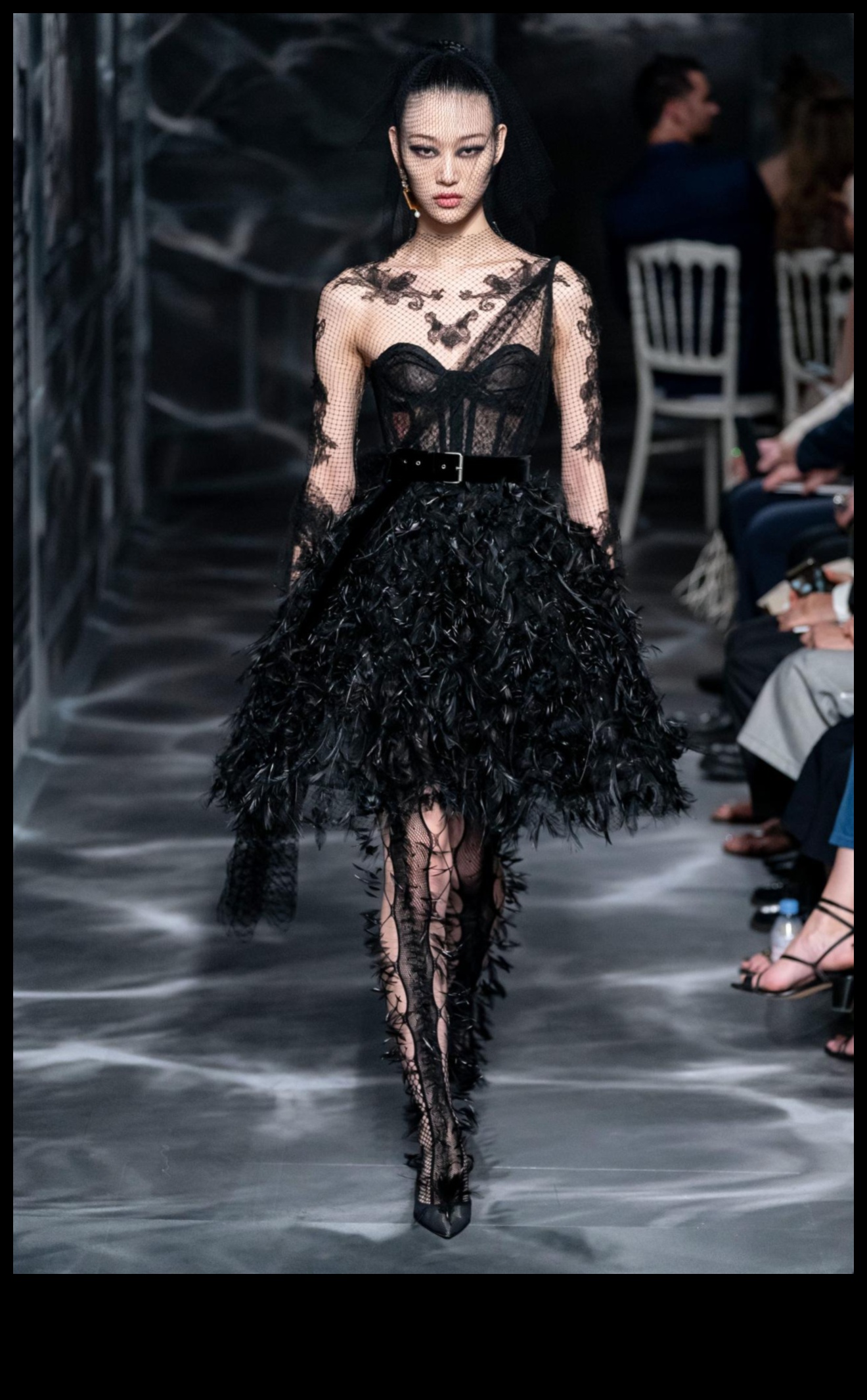 Haute Heritage A Visual Ode to the Timeless Legacy of Iconic Fashion 9 Haute Heritage: A Visual Ode στη διαχρονική κληρονομιά της σαγηνευτικής εμβληματικής μόδας