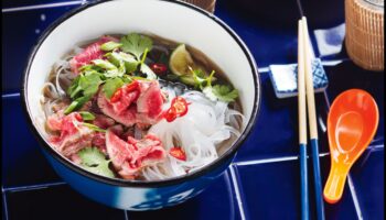 Easy Does It Right: Αβίαστα συνταγές για τέλεια γεύματα